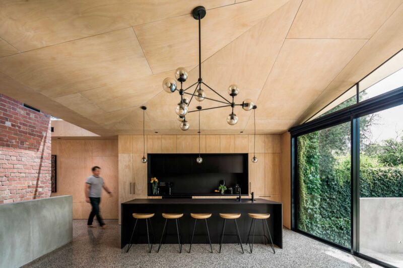 Mitsuori Architects〡红砖+原木色暖色调温馨别墅改造