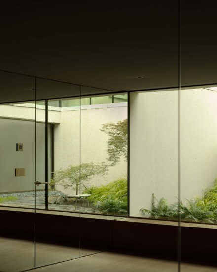 Andrea Pelati 建筑师事务所 | 瑞士极简主义湖景别墅