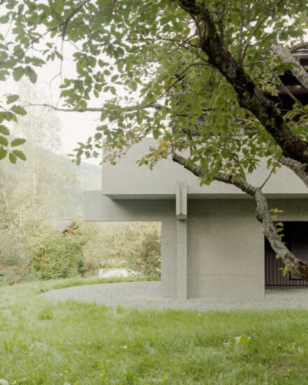 Think Architecture | 瑞士克罗斯特极简主义别墅