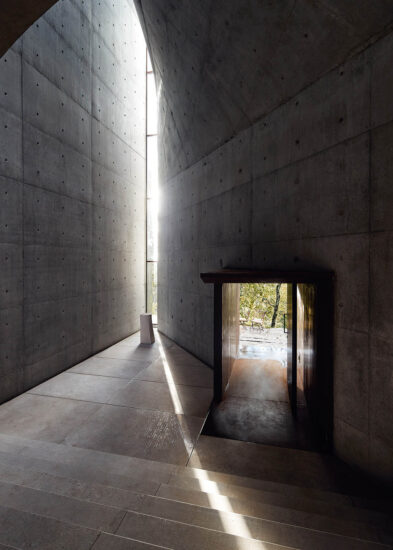 Studio Nicholas Burns | 葡萄牙清水混凝土+光影教堂和冥想室
