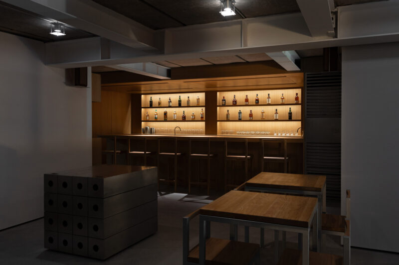 OFF studio丨54㎡,韩国首尔极简主义咖啡厅+威士忌酒吧-Pivot Café