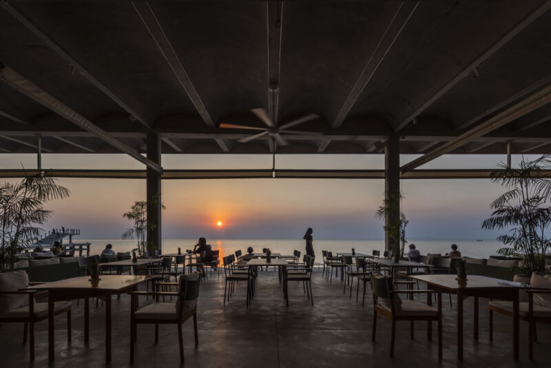 Bloom Architecture | 2500㎡,柬埔寨KRONG KAEB滨海户外广场和餐厅