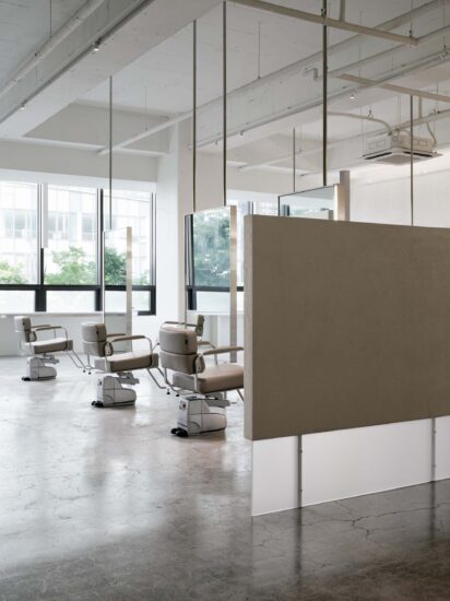 design by 83 | 188㎡,韩国釜山极简风格理发店-LE’EVO