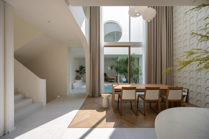 Sata Na Architect|305㎡,泰国曼谷极简主义白色别墅-Tram House