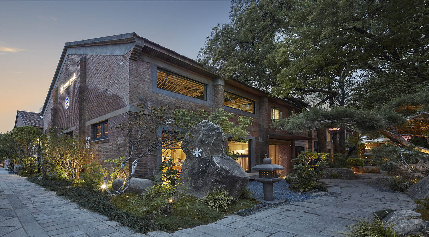 户外主题咖啡店设计,咖啡店设计方案,咖啡店设计案例,咖啡店设计,杭州,开放式咖啡店,山系咖啡店,厂房改造,苏州,Snow Peak Cafe 苏州美罗小奢中心店,KiKi建筑设计事务所