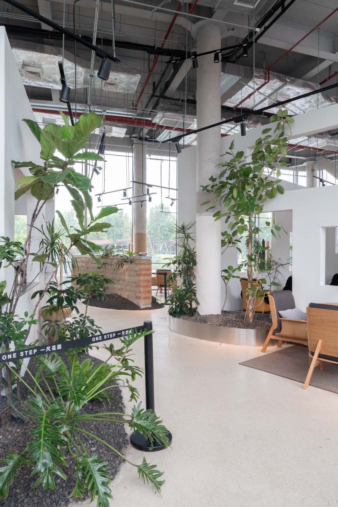 森系咖啡店设计,咖啡店设计方案,集合店设计,咖啡店设计案例,咖啡店设计,开放式咖啡店,建筑改造,一尺花园上海前滩休闲公园店,上海,大形建筑设计