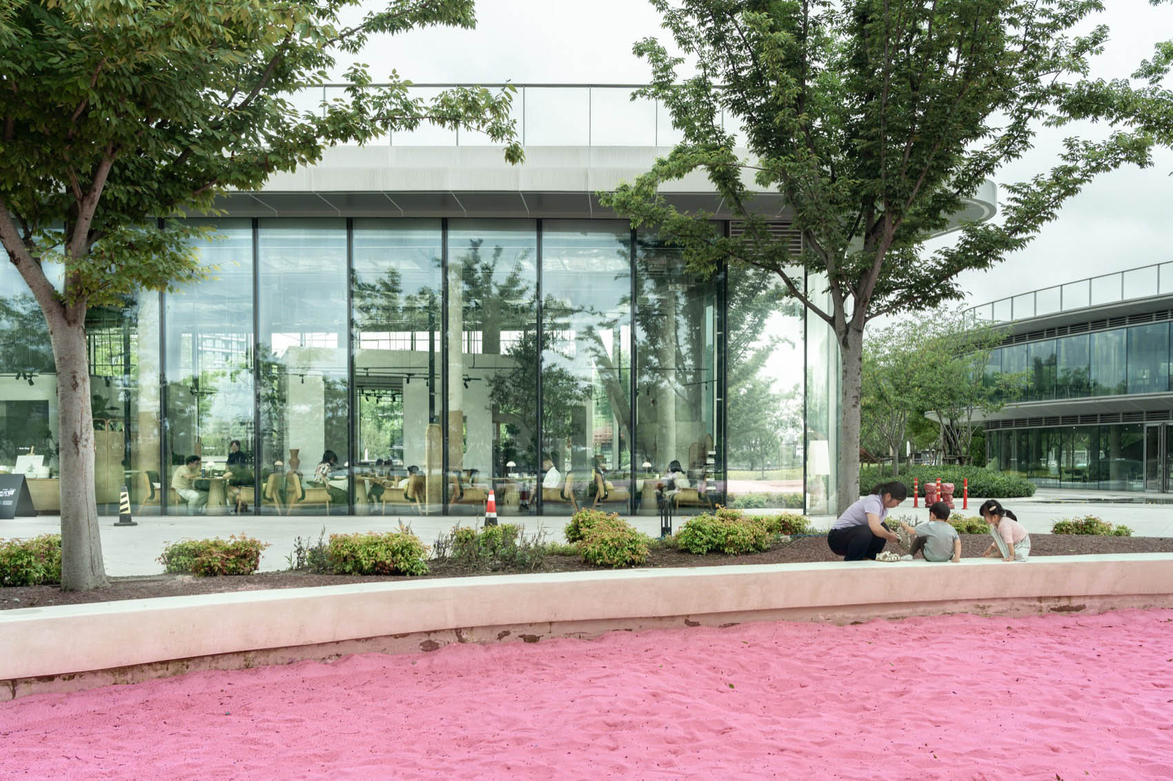 森系咖啡店设计,咖啡店设计方案,集合店设计,咖啡店设计案例,咖啡店设计,开放式咖啡店,建筑改造,一尺花园上海前滩休闲公园店,上海,大形建筑设计