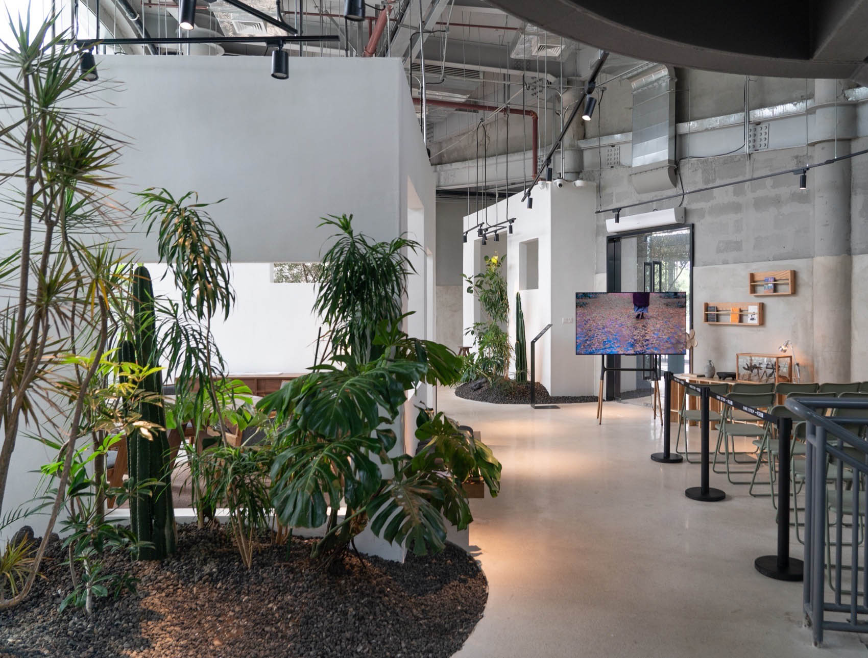 森系咖啡店设计,咖啡店设计方案,集合店设计,咖啡店设计案例,咖啡店设计,开放式咖啡店,建筑改造,一尺花园上海前滩休闲公园店,上海,大形建筑设计