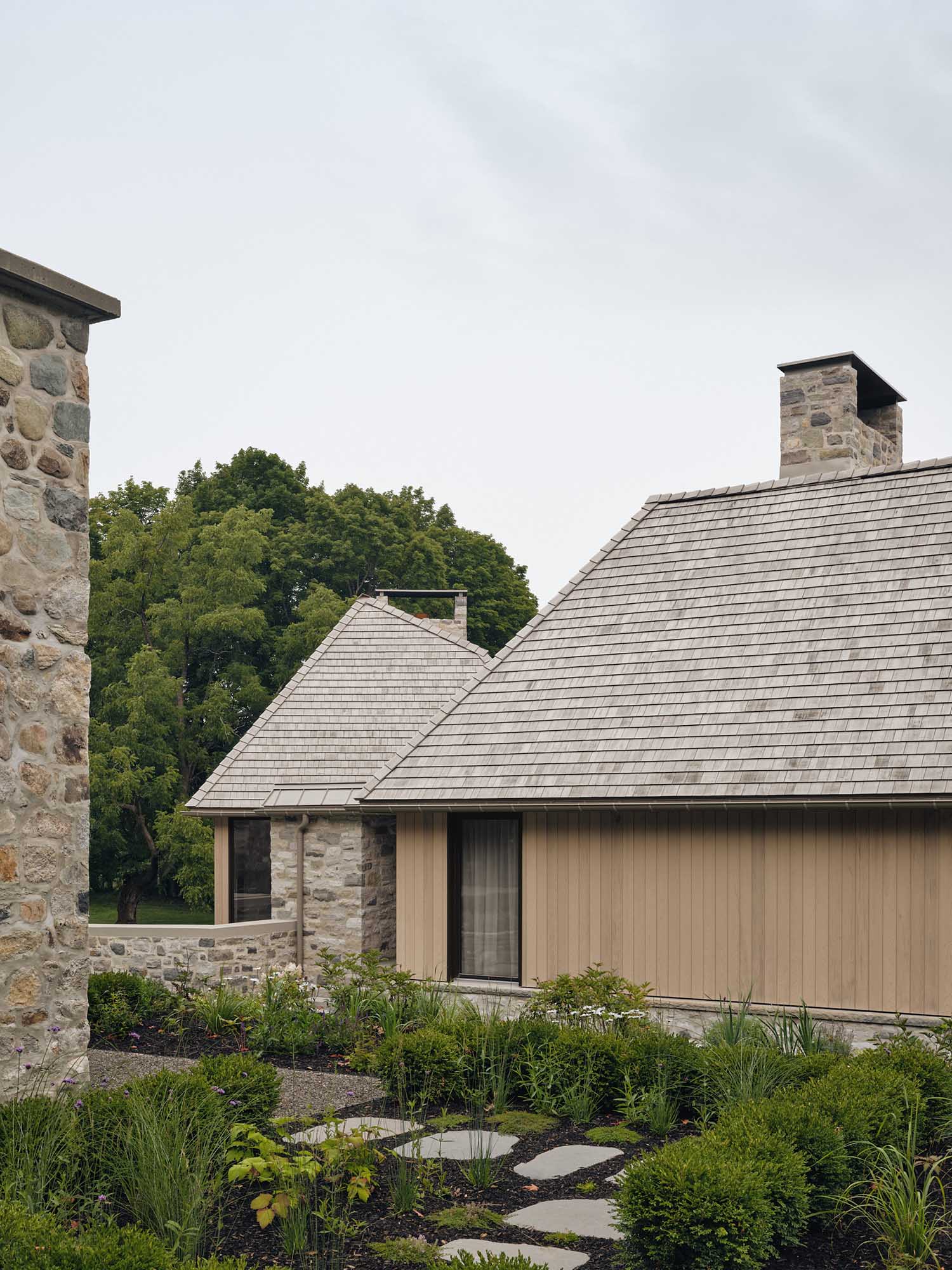 别墅设计,别墅设计案例,Atelier Carle,建筑改造,极简主义,极简风格,湖景别墅,加拿大