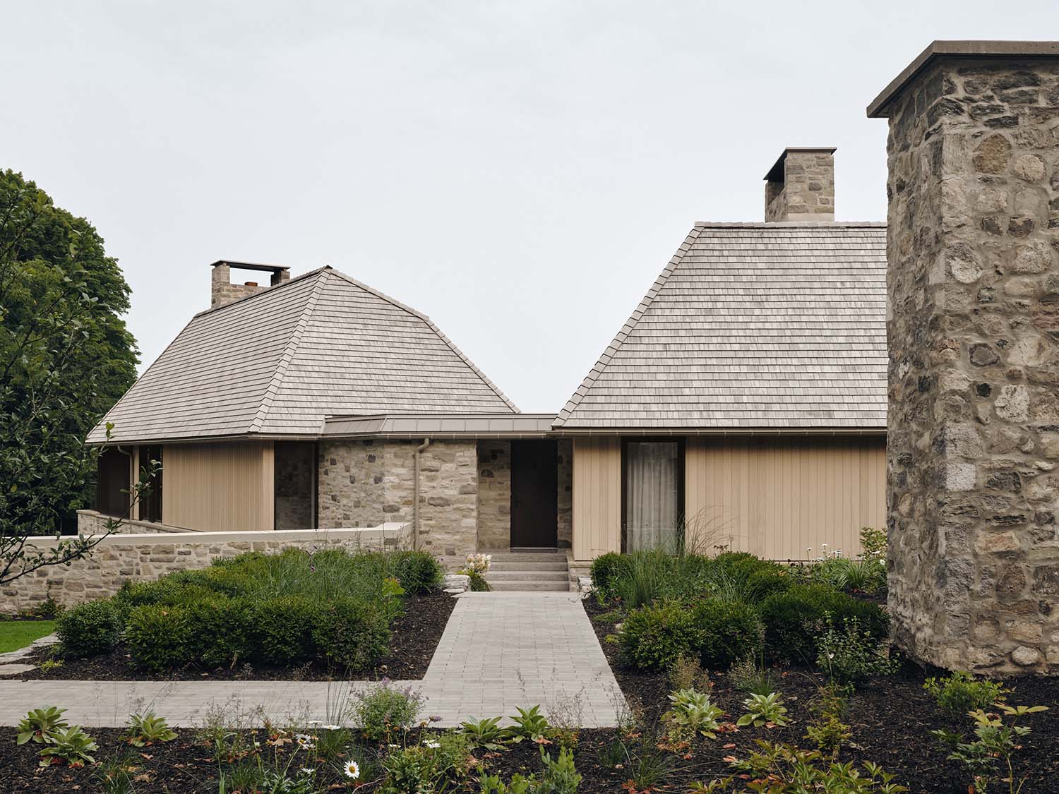 别墅设计,别墅设计案例,Atelier Carle,建筑改造,极简主义,极简风格,湖景别墅,加拿大