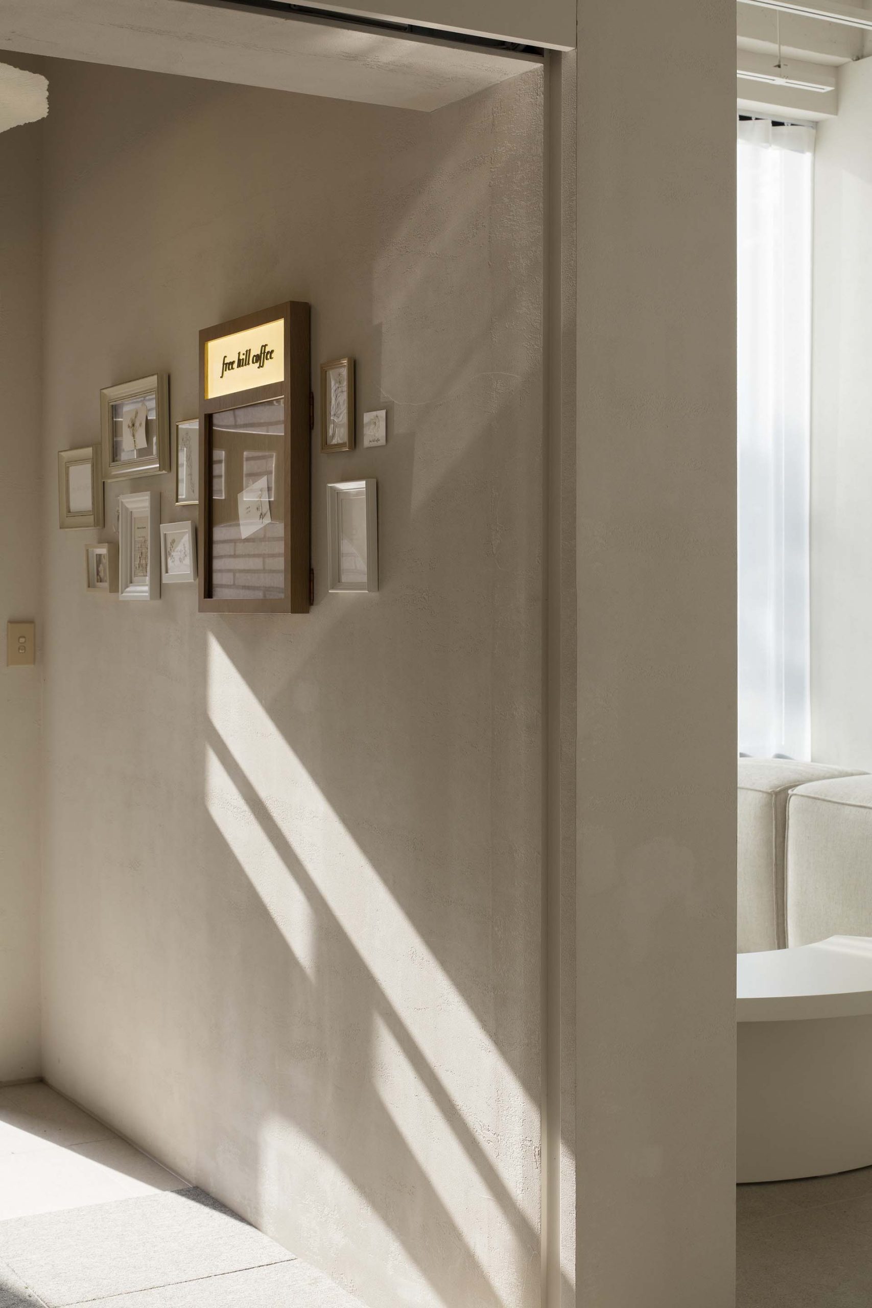 Onriha Studio,咖啡厅设计,韩国,京畿道,Freehill Coffee,咖啡厅设计案例,极简主义,极简风格咖啡厅