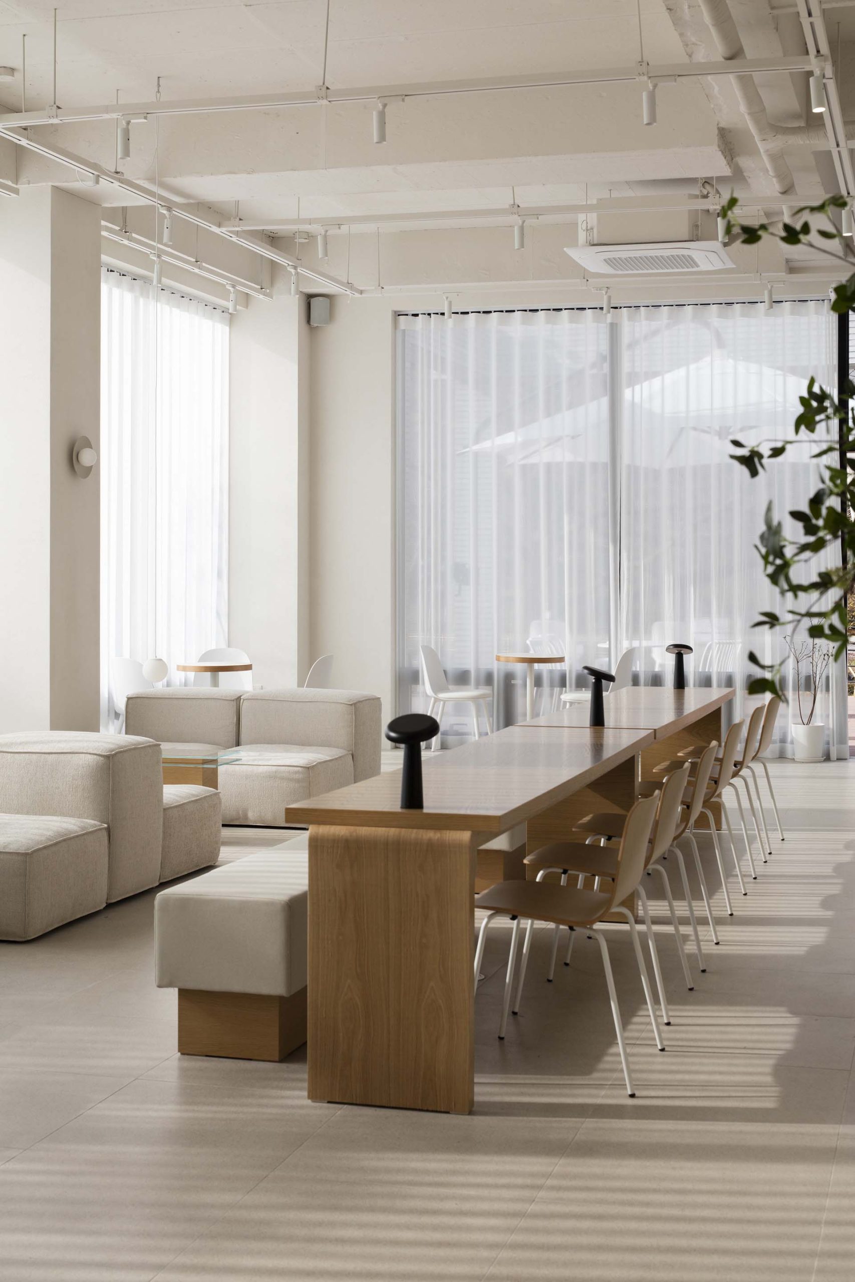 Onriha Studio,咖啡厅设计,韩国,京畿道,Freehill Coffee,咖啡厅设计案例,极简主义,极简风格咖啡厅