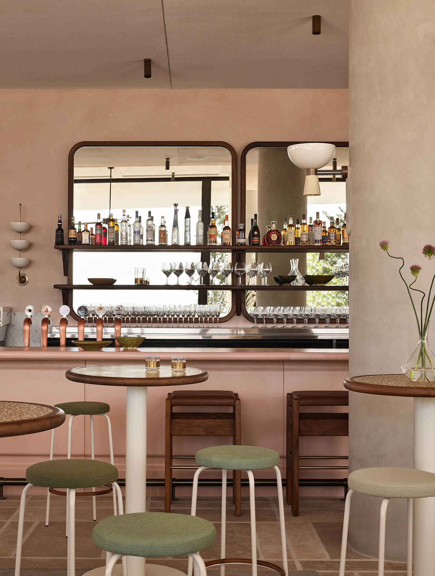 Alexander & CO.,餐厅设计,酒店餐厅设计,休闲餐厅设计,酒吧餐厅,休闲餐厅,餐厅设计案例,餐厅设计方案,澳大利亚,蒙德里安黄金海岸酒店,酒店大堂吧