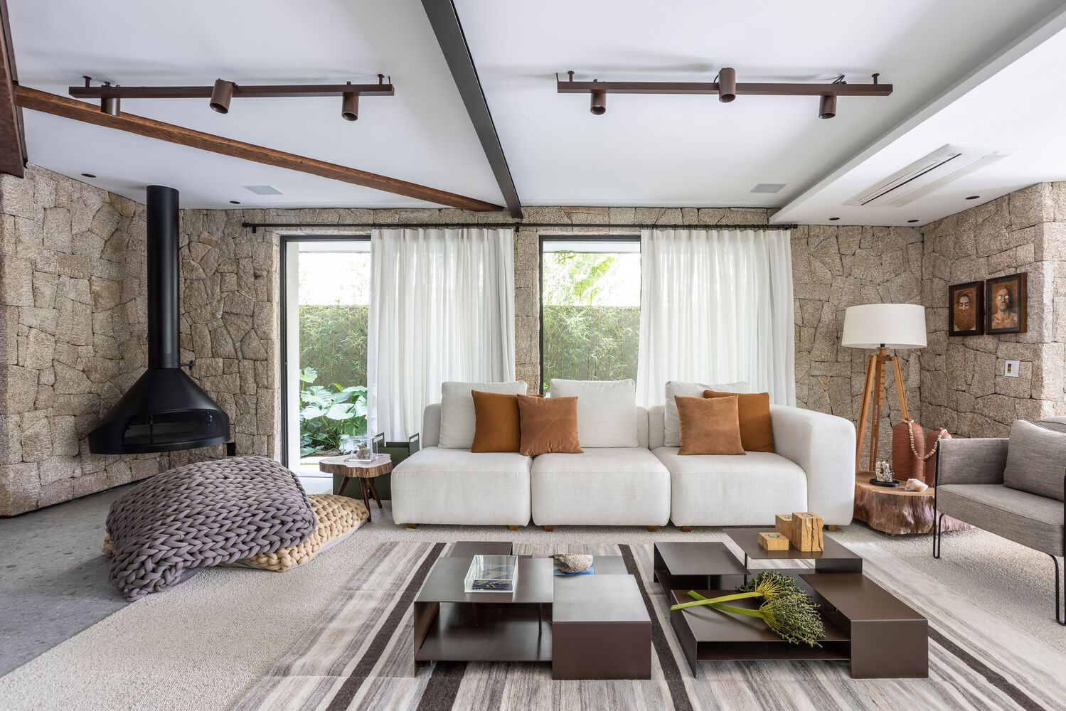 别墅设计,别墅设计案例,别墅设计方案,TWO Arquitetura,庭院别墅,巴西