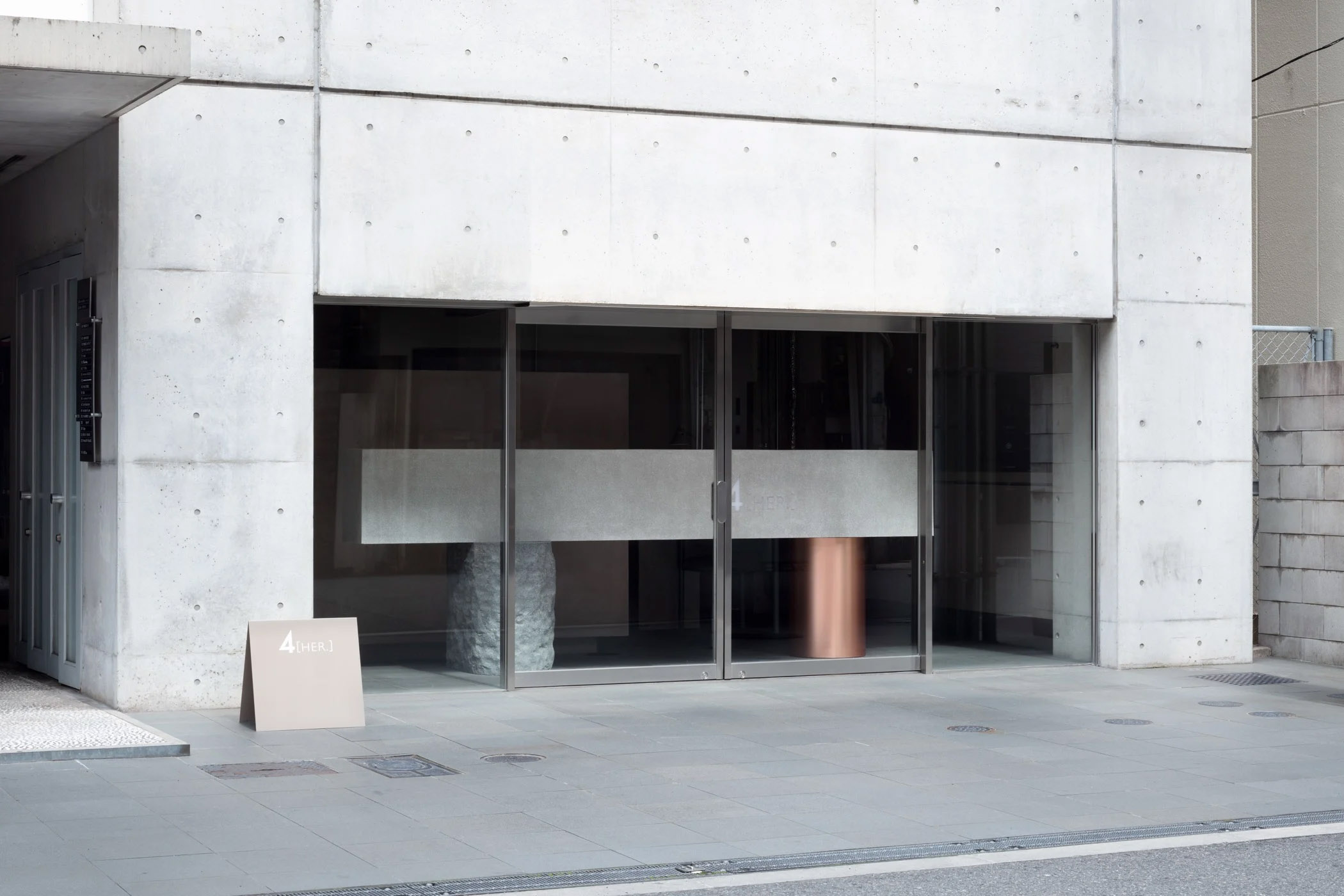 Sides Core,美甲店设计,极简主义,极简风格,美妆集合店设计,美甲店店设计案例,美甲店设计方案,4HER,日本,大阪