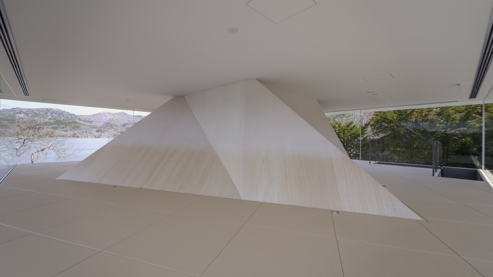 YŪ Momoeda Architects,建筑设计,桑拿房,日本,山梨县,多功能空间,公共空间,桑拿房设计