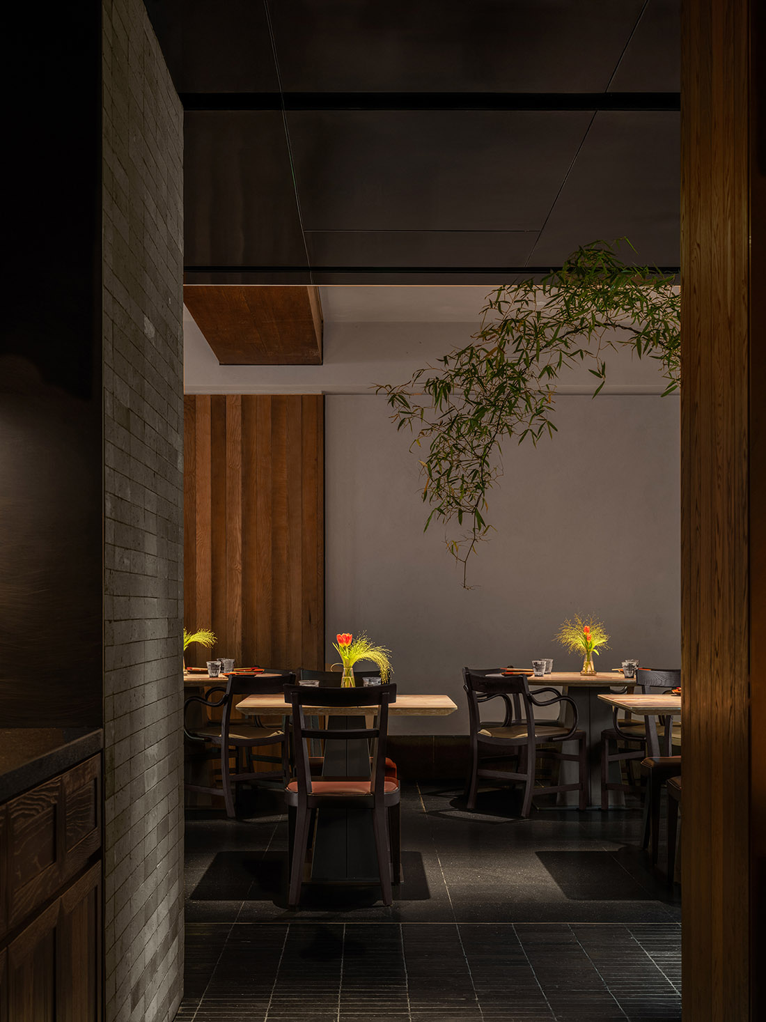 餐厅设计,高档餐厅设计,餐厅设计案例,餐厅设计方案,餐厅装修,主题餐厅设计,北京胡大簋街五店·年轻引力场-策略餐饮,北京,IN.X屋里门外设计/吴为