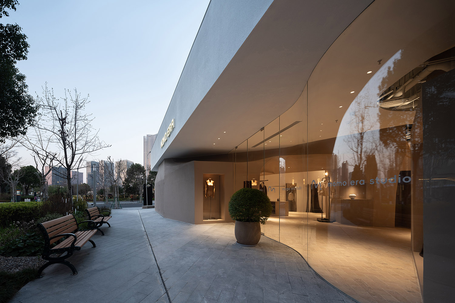 零售店设计,服装店设计,女装店设计,服装零售店,街边服装店设计,服装店设计案例,服装店设计方案,上海MOMO ERA STUDIO前滩店,上海,多么工作室Atelierd’More