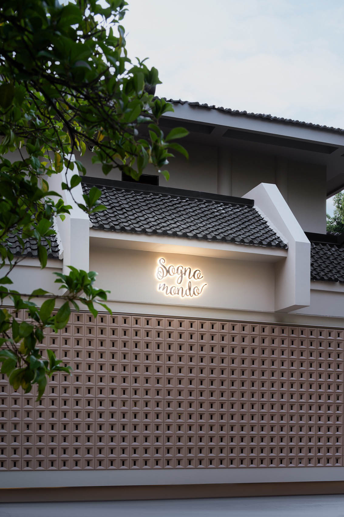 餐厅设计,餐酒吧设计,休闲餐厅设计,开放式休闲餐厅,日咖夜酒,日咖夜酒空间,餐厅设计案例,餐厅设计方案,嘉兴梦桃复兴北路店,嘉兴,叁与山设计事务所