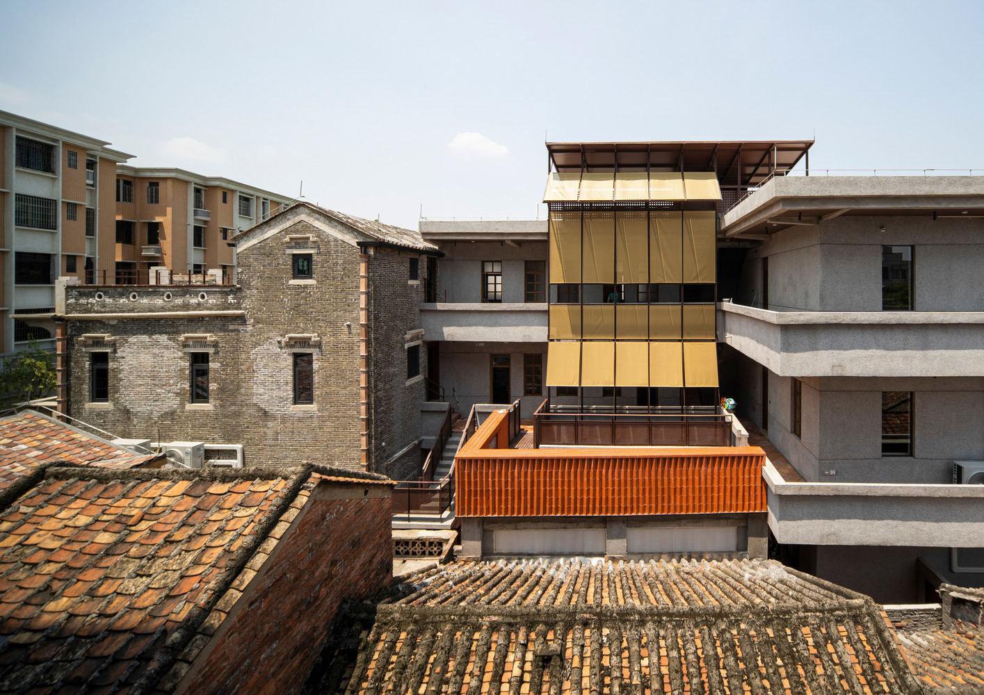 灰空间建筑事务所,建筑改造,文保建筑改造,佛山,官窑文化艺术中心,官窑三宝,多功能空间,公共空间改造