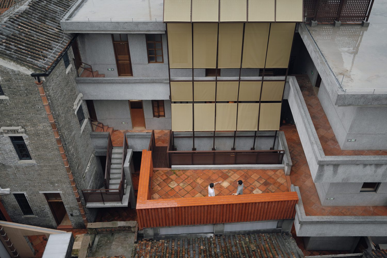 灰空间建筑事务所,建筑改造,文保建筑改造,佛山,官窑文化艺术中心,官窑三宝,多功能空间,公共空间改造