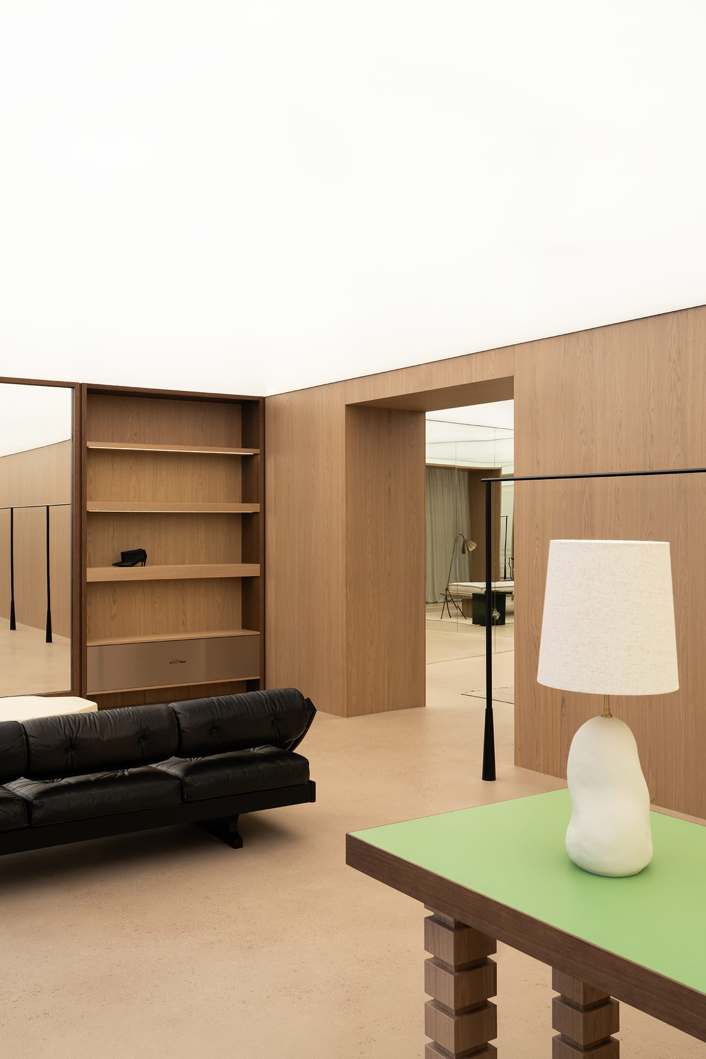 零售店设计,服装店设计,AKZ Architectura,服装零售店,乌克兰,服装店设计案例,服装店设计方案,基辅,极简主义,服装精品店,BAZHANE