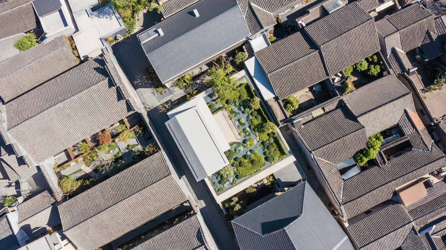 建筑改造,建筑设计,酒店改造,酒店设计,老房子改造酒店,度假酒店设计,现代园林式酒店,酒店设计案例,酒店设计方案,江苏扬州广陵有熊酒店,江苏扬州,B.L.U.E.建筑设计事务所,青山周平