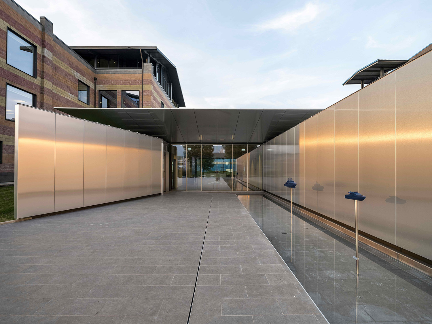 AMDL CIRCLE,意大利,豪华游艇展厅,游艇设计案例,游艇设计方案,顶级游艇,都灵,办公室改造,展厅改造