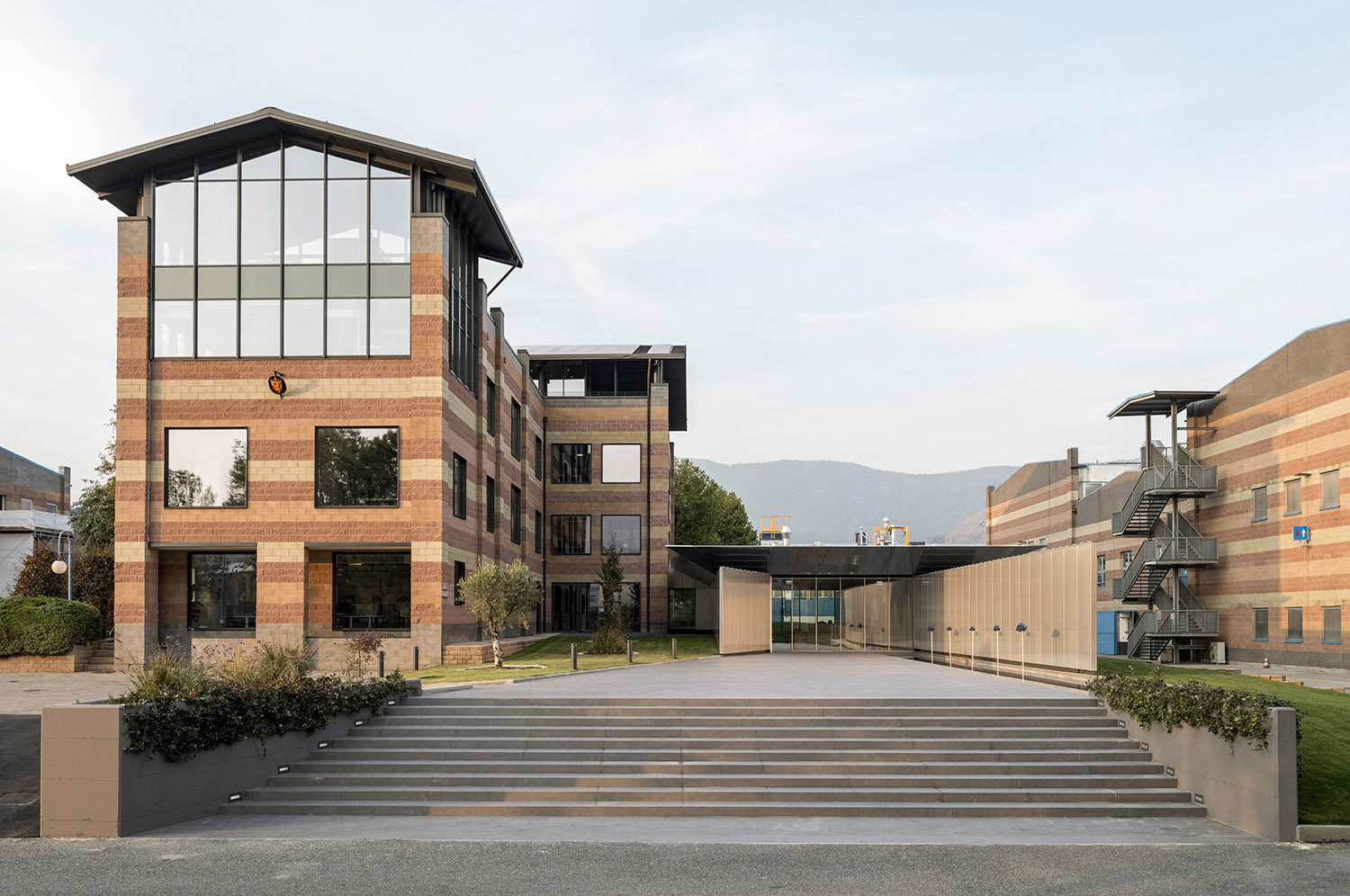 AMDL CIRCLE,意大利,豪华游艇展厅,游艇设计案例,游艇设计方案,顶级游艇,都灵,办公室改造,展厅改造