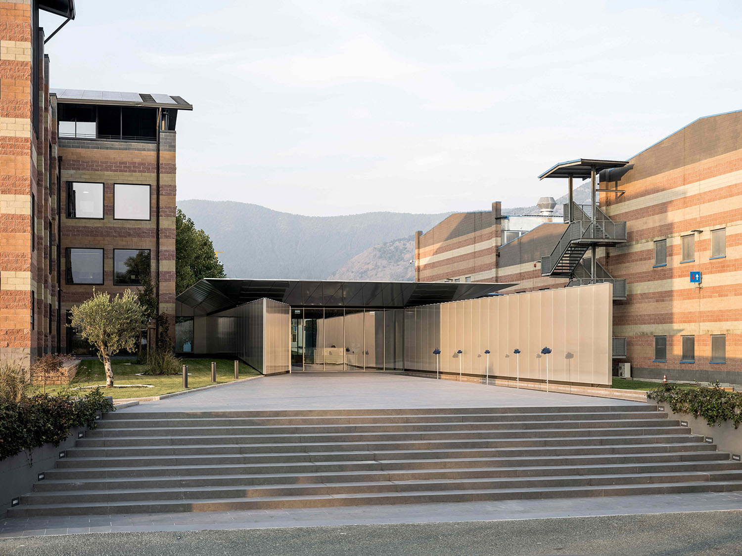 AMDL CIRCLE,意大利,豪华游艇展厅,游艇设计案例,游艇设计方案,顶级游艇,都灵,办公室改造,展厅改造