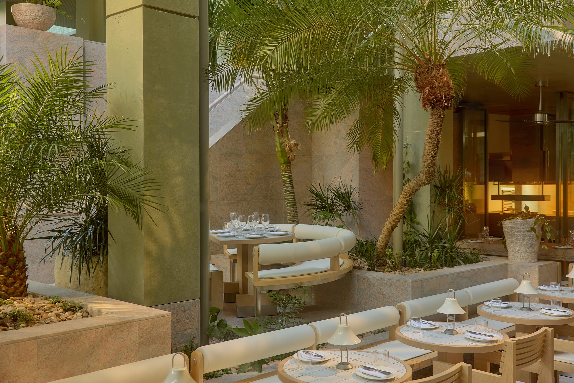 餐厅设计,餐酒吧设计,休闲餐厅设计,J.AR Office,酒吧餐厅,餐厅设计案例,餐厅设计方案,澳大利亚,Golden Avenue,休闲酒吧餐厅