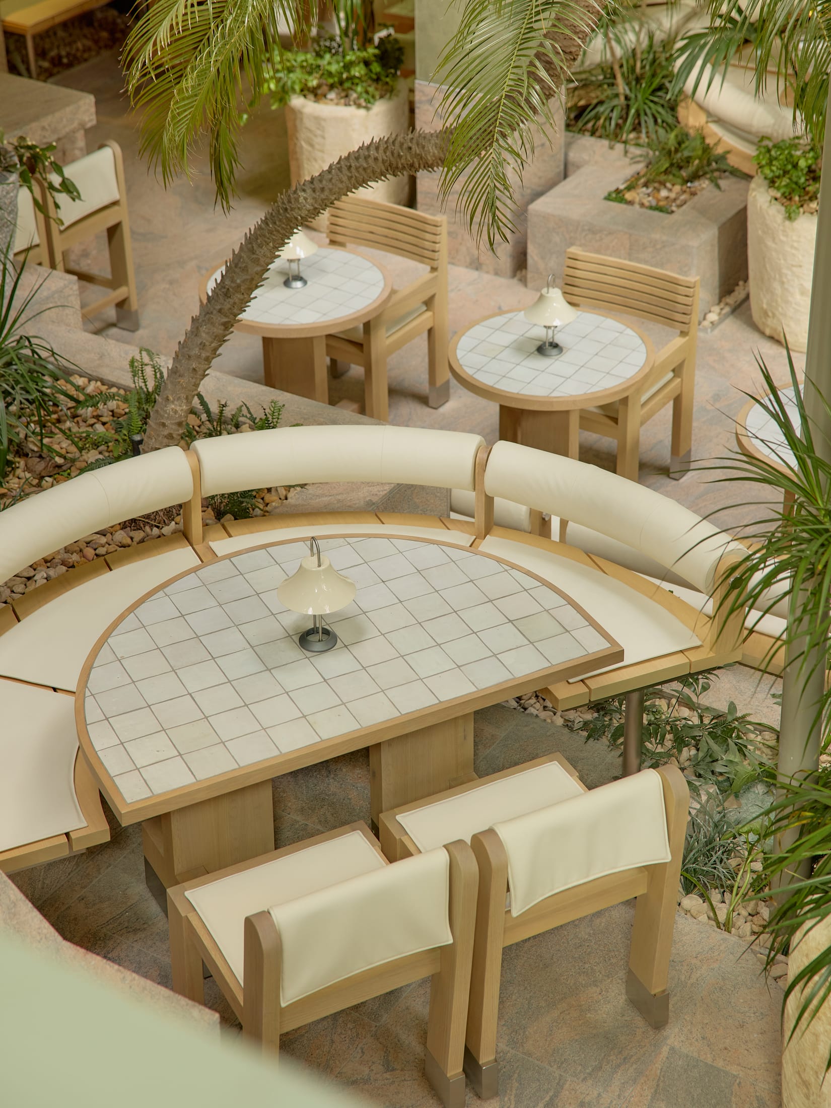 餐厅设计,餐酒吧设计,休闲餐厅设计,J.AR Office,酒吧餐厅,餐厅设计案例,餐厅设计方案,澳大利亚,Golden Avenue,休闲酒吧餐厅