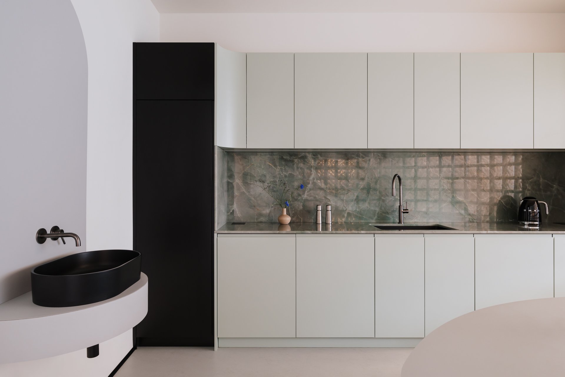 Loskiewicz Studio,办公室设计案例,办公室设计方案,波兰,华沙,卫浴五金,办公室设计,卫浴展厅,展厅设计,Omnires