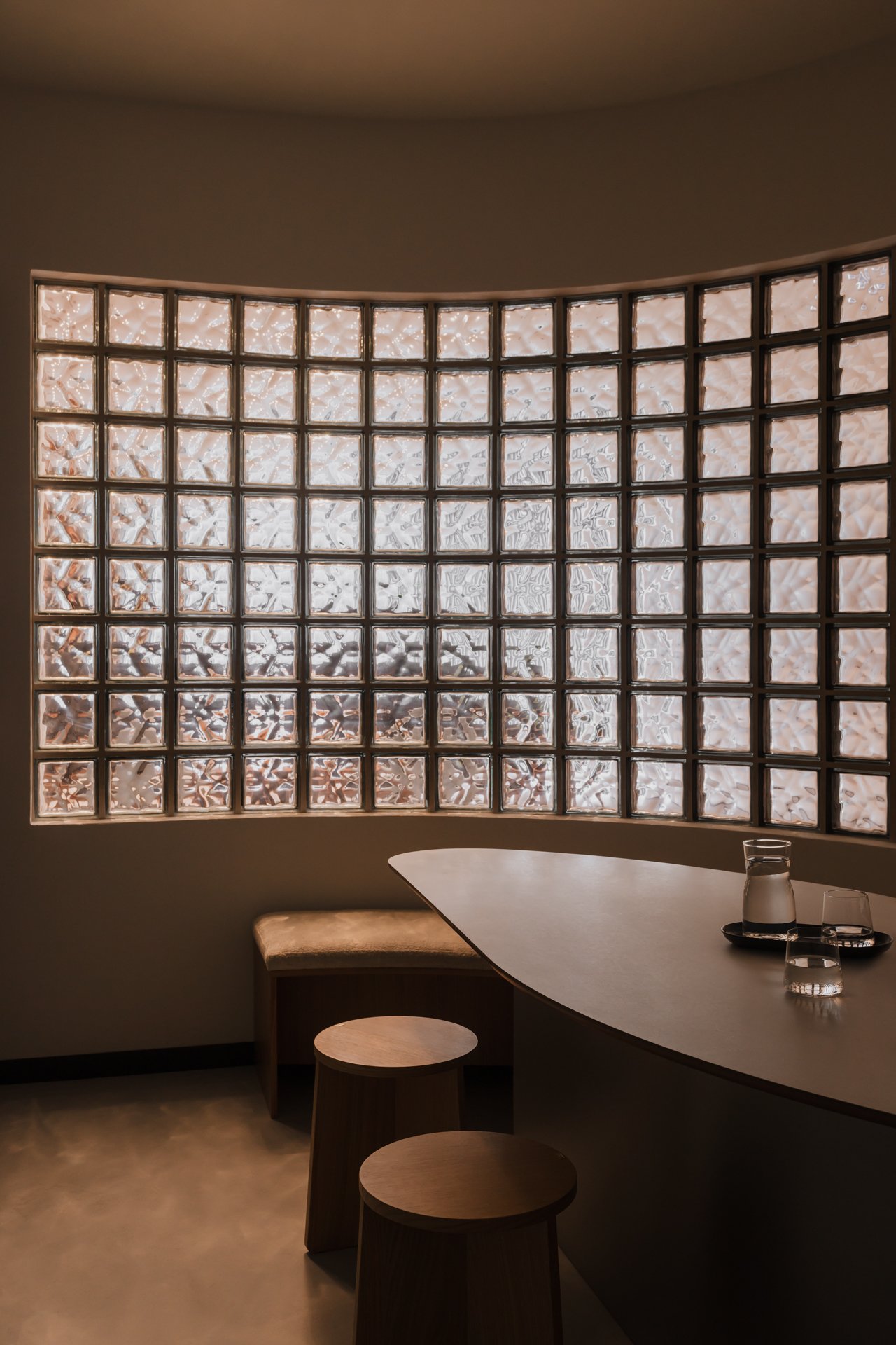 Loskiewicz Studio,办公室设计案例,办公室设计方案,波兰,华沙,卫浴五金,办公室设计,卫浴展厅,展厅设计,Omnires