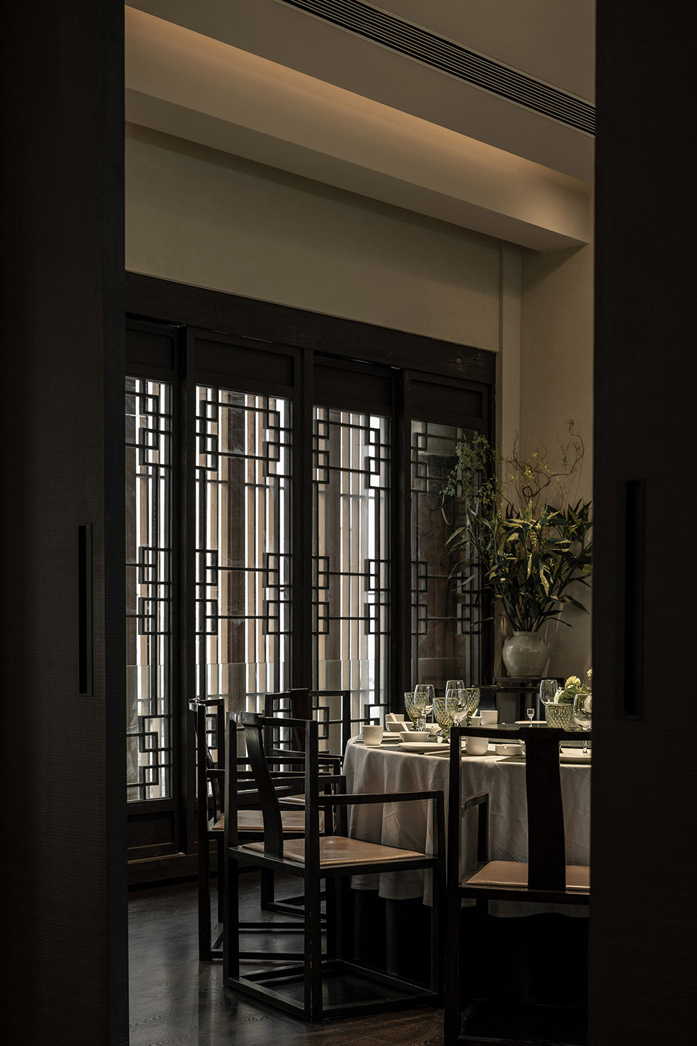 餐厅设计,东方美学餐厅,新中式餐厅设计,主题餐厅设计,餐厅设计案例,餐厅设计方案,餐厅改造,昆明滇池睡美人餐厅-钱王街巷里的时空叠影,昆明,素造建筑