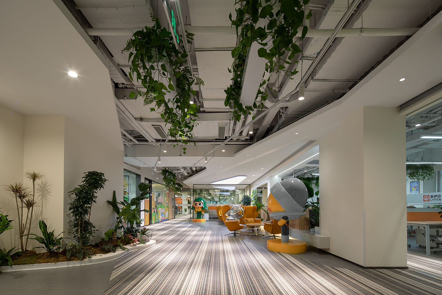 办公室设计,企业总部设计,企业总部办公室,创意办公室设计,森系办公室,办公室设计案例,办公室设计方案,开放式办公室,上海来伊份管理总部:以人为本的森系乐园,上海,筑掣科技