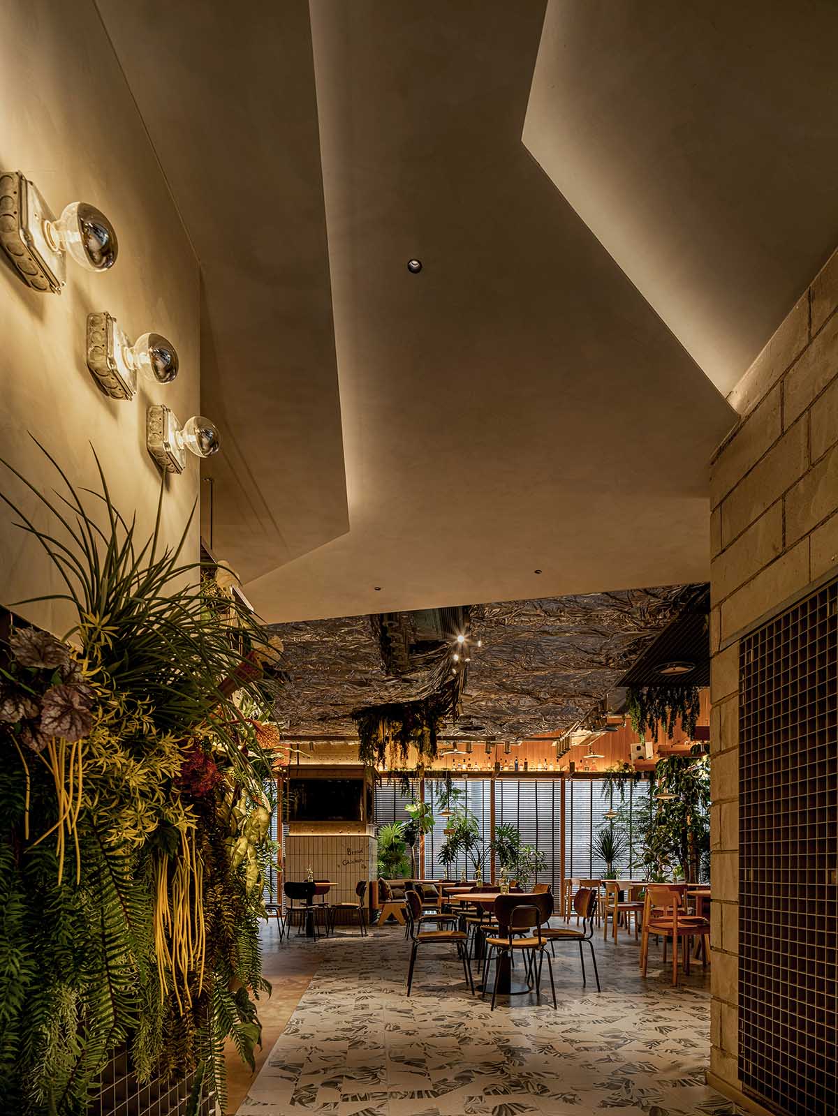 餐厅设计,森系自然风格餐厅,休闲餐厅设计,餐厅装修,餐厅设计案例,餐厅设计方案,沈阳OPEN O2光合作用餐厅,沈阳,甲板设计,霍二东