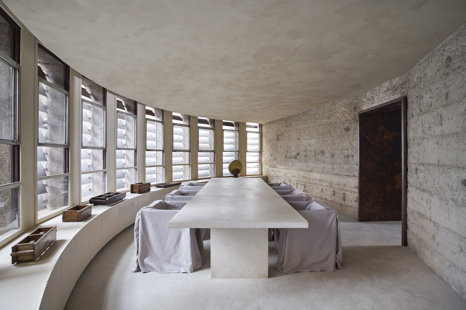 MNMA Studio,办公室设计案例,极简主义,巴西,圣保罗,Terraço Itália,展厅设计,建筑改造