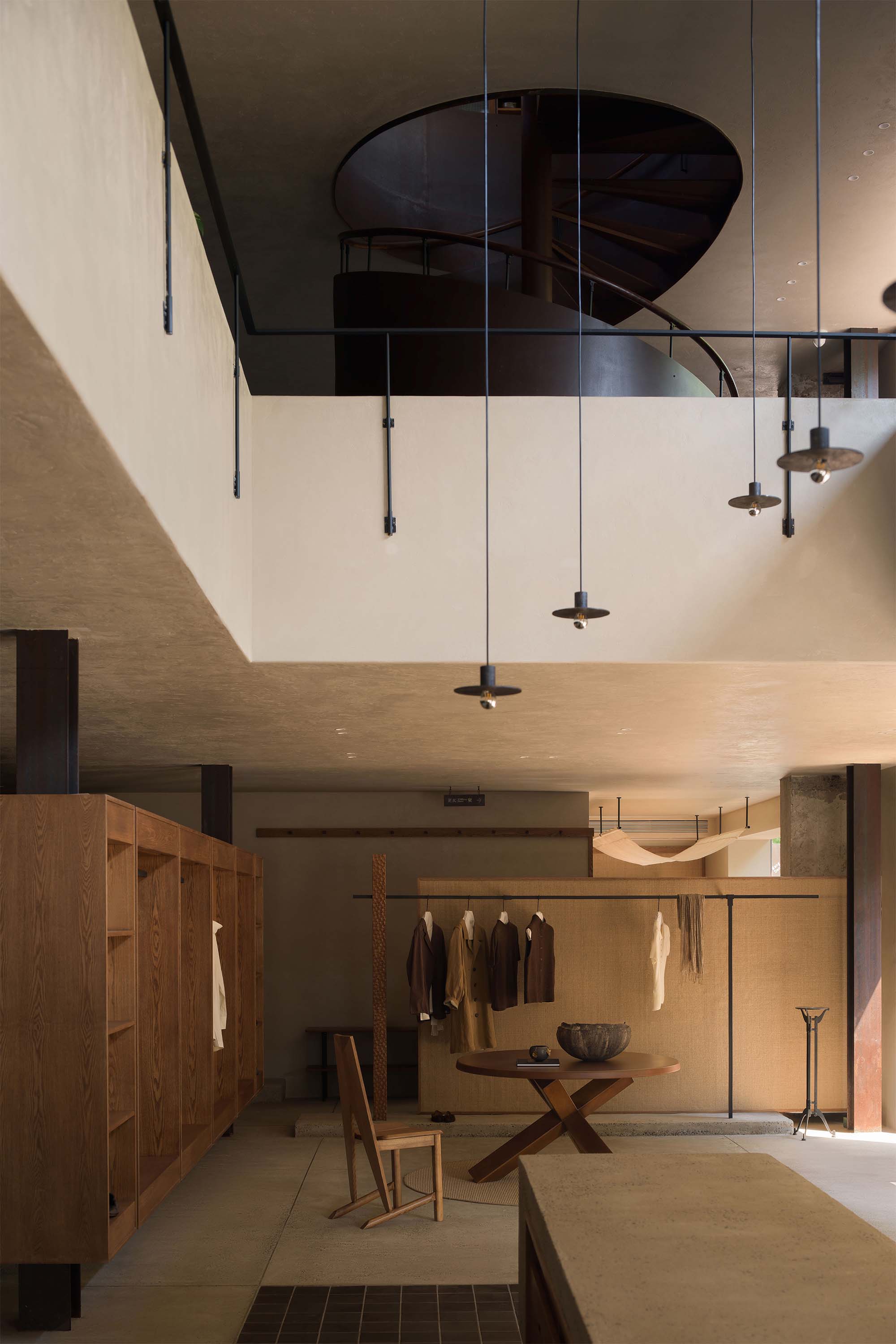 复合型商业空间,服装零售店设计,弥生空间设计,厂房改造商业空间,服装店设计案例,服装店设计方案,零售店设计,杭州,王單華服装集合店,弥生设计,经纬天地创意园