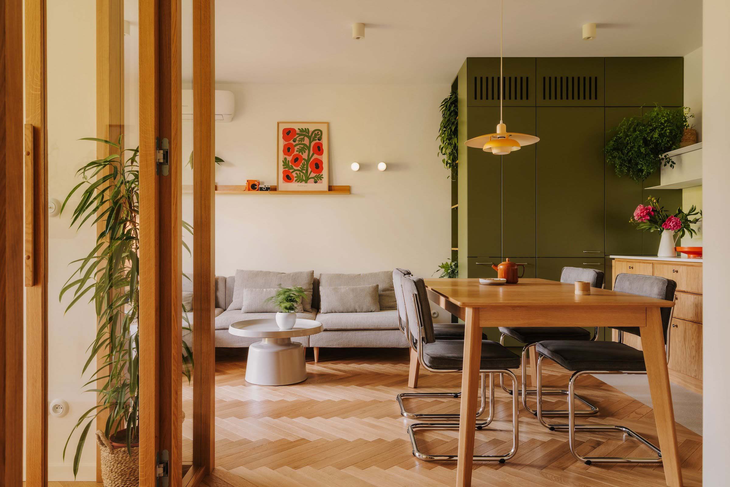 one desk,公寓设计,公寓设计案例,公寓装修,原木色公寓设计,墨绿色,波兰