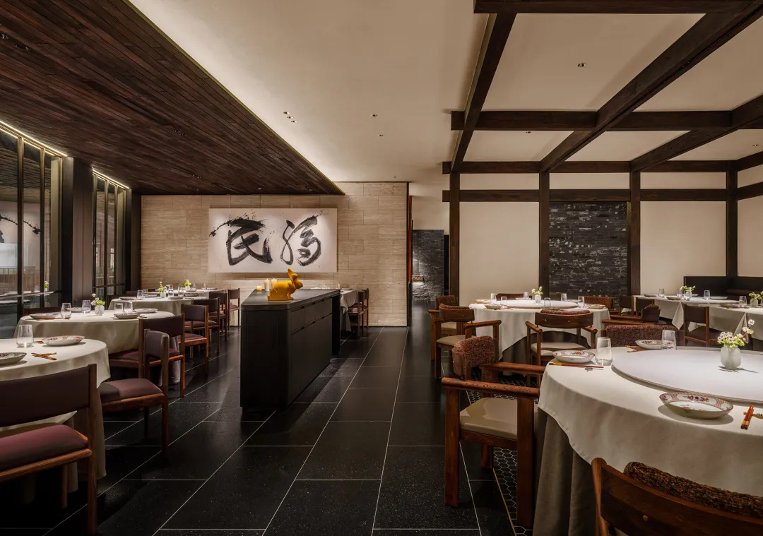 餐厅设计,高档餐厅设计,餐厅设计案例,餐厅设计方案,餐厅装修,主题餐厅设计,烤鸭店设计,国外餐厅设计,四季民福新加坡首店,新加坡,IN.X屋里门外设计/吴为