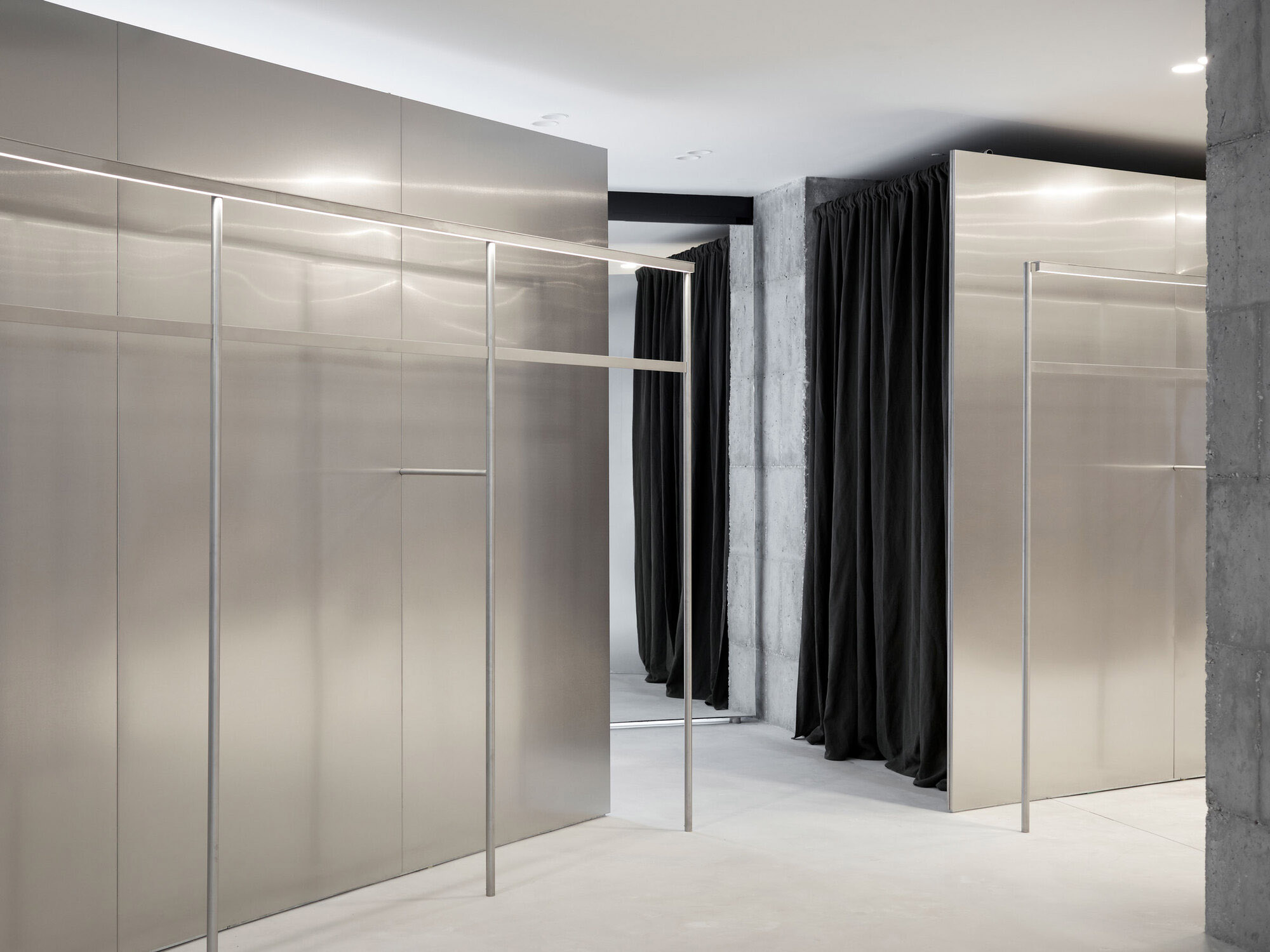 零售店设计,Marbella,服装店设计,女装店设计,街边店设计,极简主义服装店,极简风格零售店,Ekseption Store