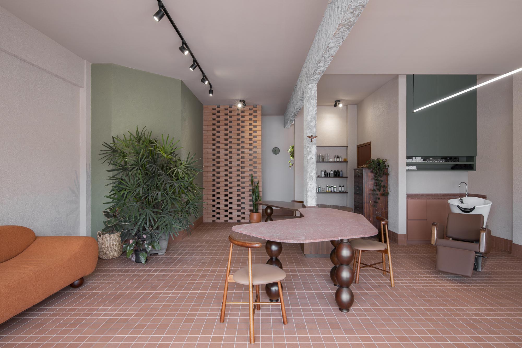 理发店设计,理发店设计案例,创意理发店,Sarturi Gumz Arquitetos,理发店设计方案,美发沙龙空间,Marcia Leal Hair Studio,巴西