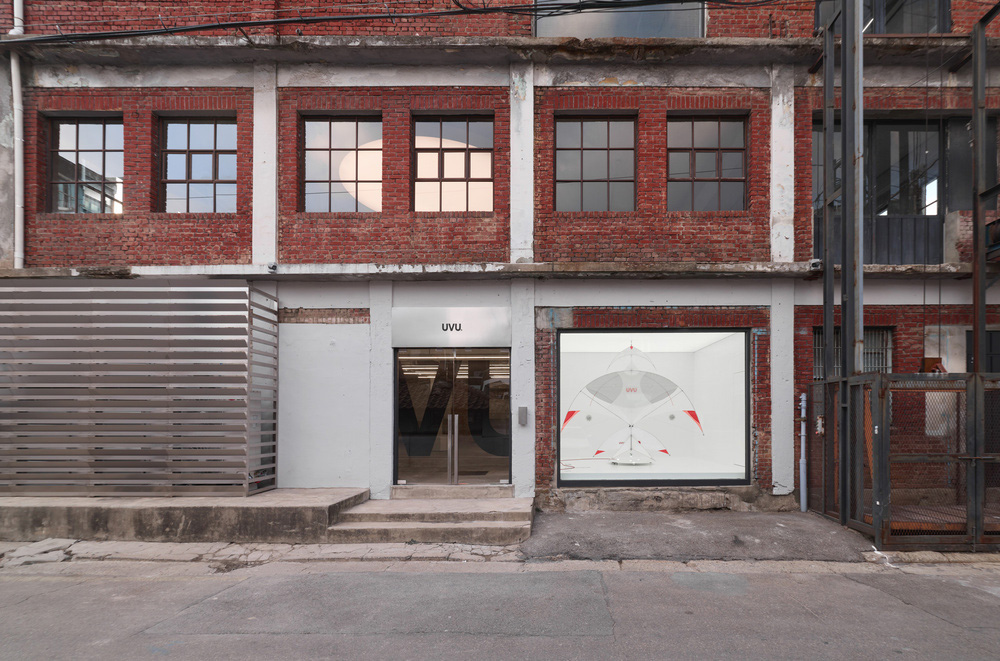 Two-Fold,零售店设计,UVU Seoul Flagship Store,韩国,首尔,服装店,极简风格,店铺设计,工业建筑改造