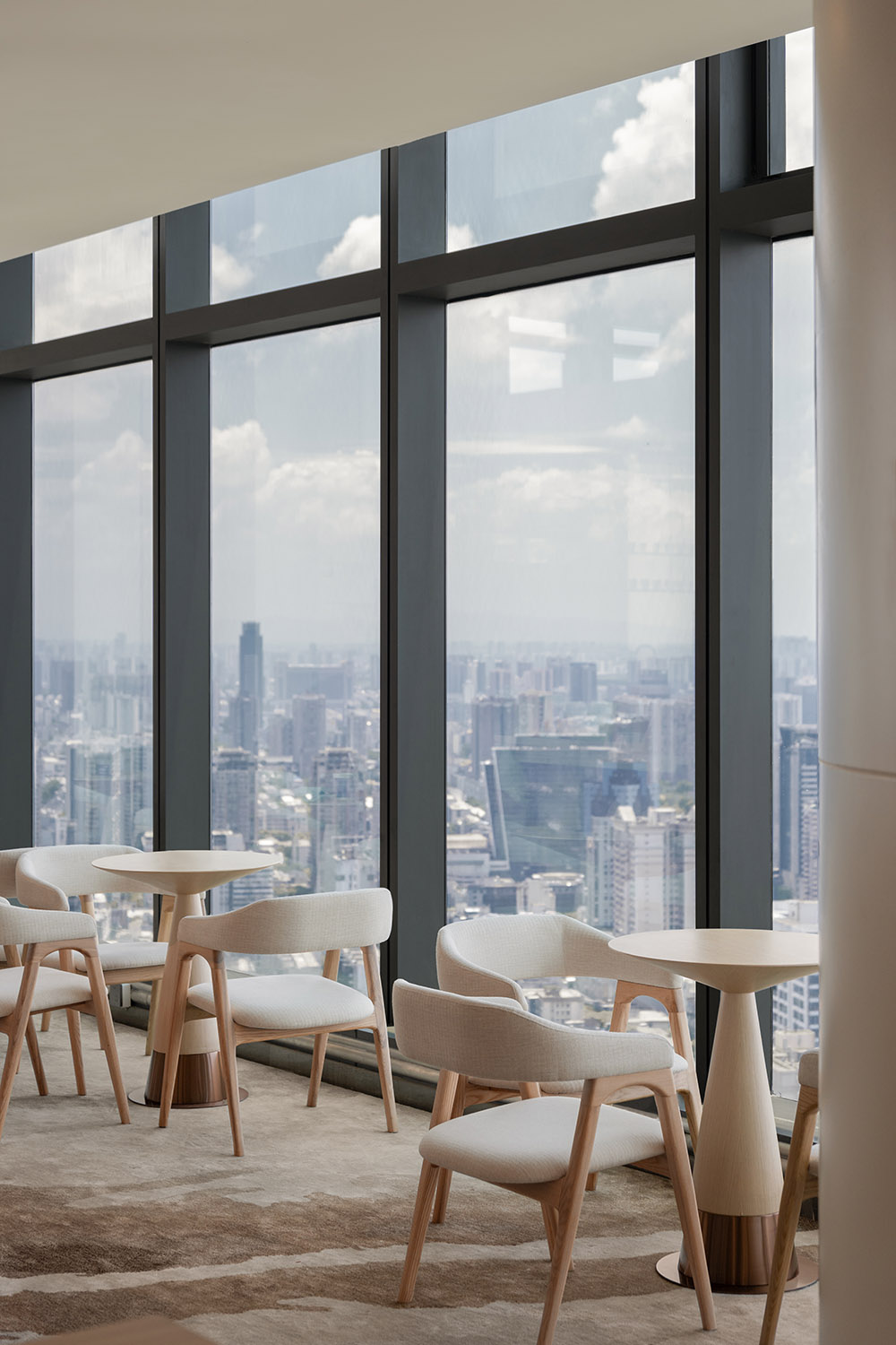 咖啡店设计,开放式咖啡店,精品咖啡店,商务中心咖啡店,咖啡店打卡,咖啡店装修,咖啡店设计案例,咖啡店设计方案,长沙世茂环球金融中心seesaw coffee,长沙,石见设计