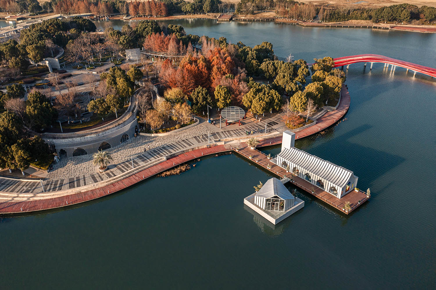 建筑设计,公园建筑设计,礼堂设计,结婚礼堂,礼堂设计案例,礼堂设计方案,苏州天鹅湖礼堂—公园生活的仪式感,苏州,平介设计,杨楠