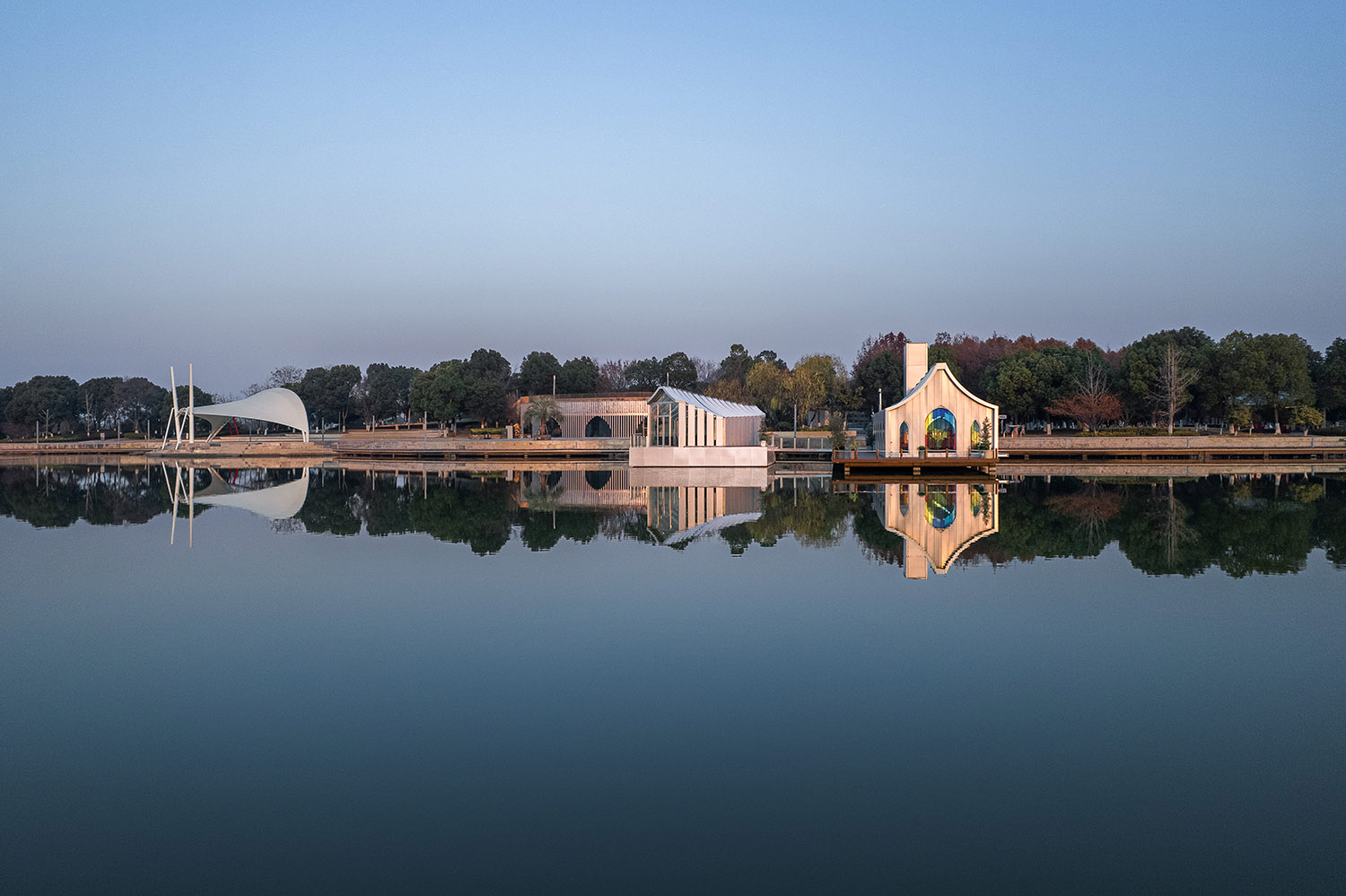 建筑设计,公园建筑设计,礼堂设计,结婚礼堂,礼堂设计案例,礼堂设计方案,苏州天鹅湖礼堂—公园生活的仪式感,苏州,平介设计,杨楠