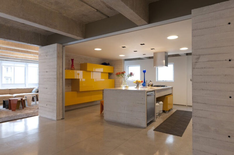 木纹混凝土墙面的工业风格公寓