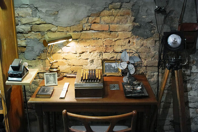 两间LOFT饰品专卖店