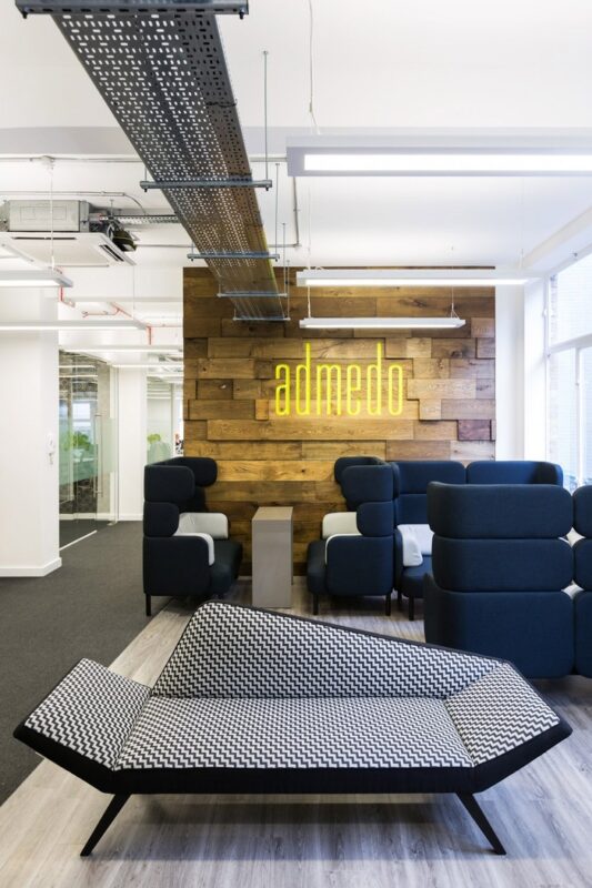 伦敦简约工业风广告公司设计